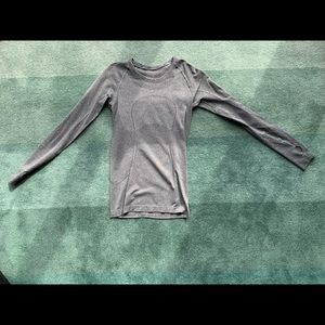 Gray lululemon swiftly tech long sleeve size 4